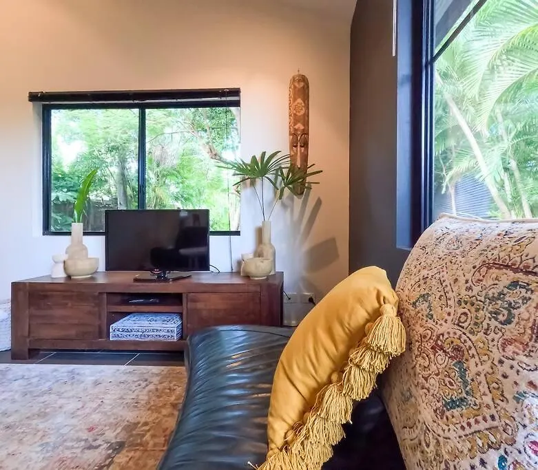 Villa Makilaki Ulysses Machans Beach Cairns