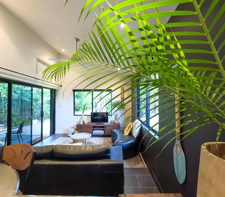 Villa Makilaki Ulysses Machans Beach Cairns Australia