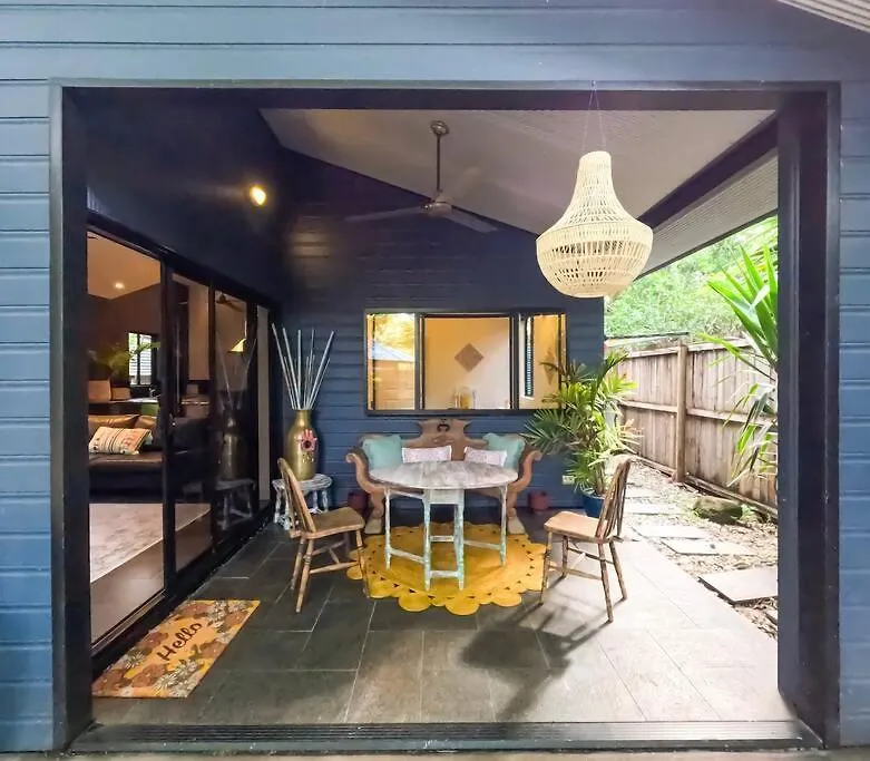 Villa Makilaki Ulysses Machans Beach Cairns Australia